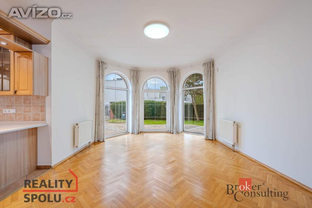 Foto inzerátu Pronájem vily 369 m², Dolní Břežany