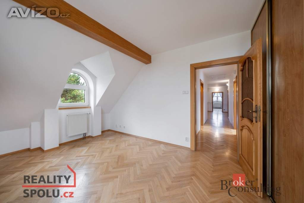 Foto inzerátu Pronájem vily 369 m², Dolní Břežany