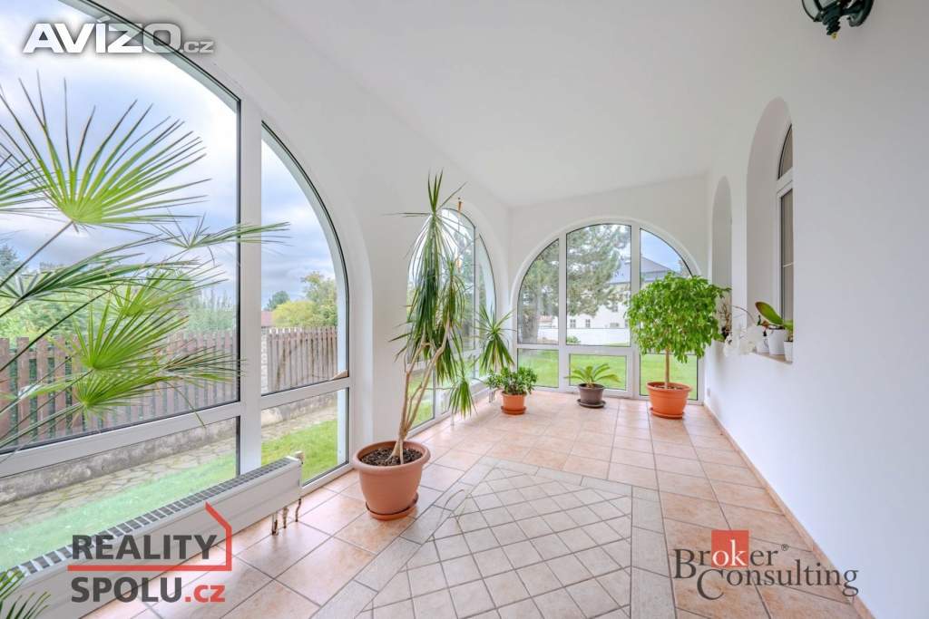 Foto inzerátu Pronájem vily 369 m², Dolní Břežany