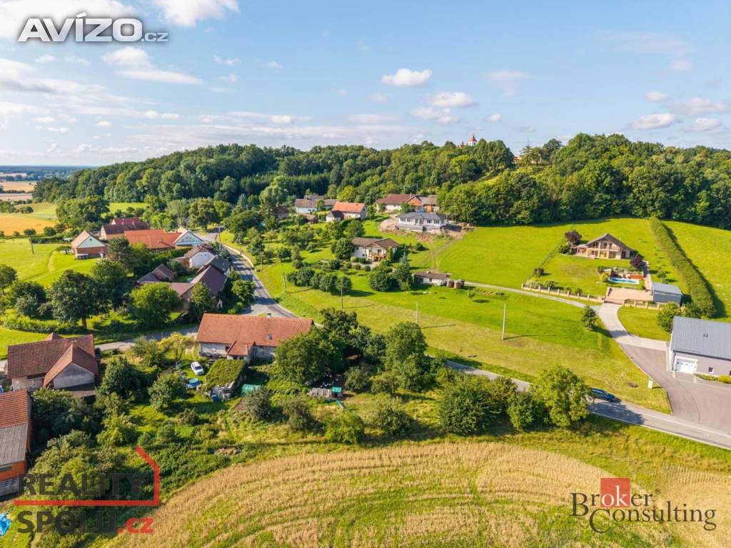 Foto inzerátu Prodej stavebního pozemku 1 048 m², Vysoký Újezd