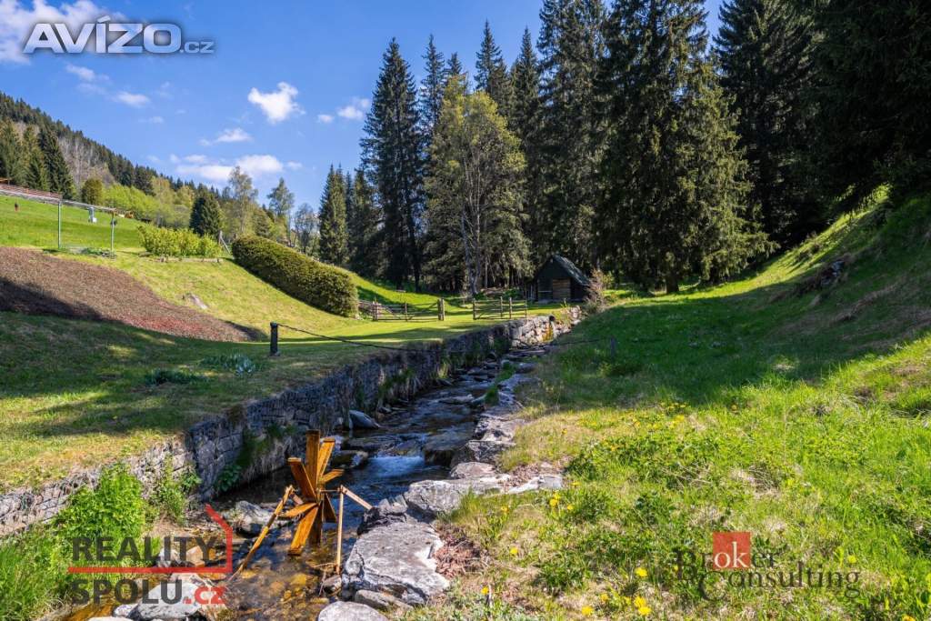 Foto inzerátu Prodej nemovitosti pro ubytování 528 m²