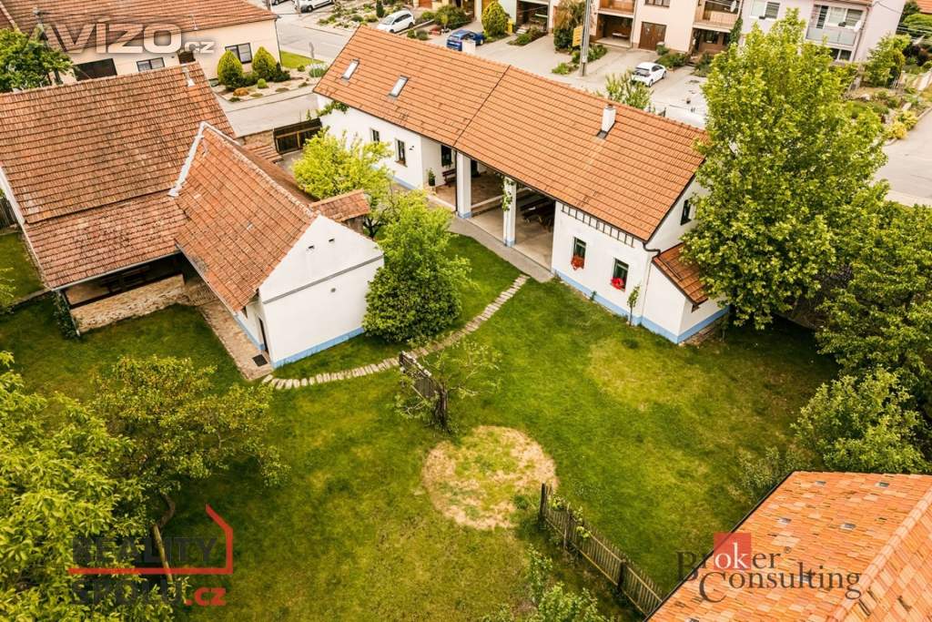 Foto inzerátu Prodej rodinného domu 403 m², Perná
