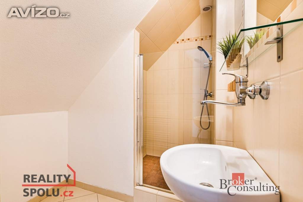 Foto inzerátu Prodej rodinného domu 403 m², Perná