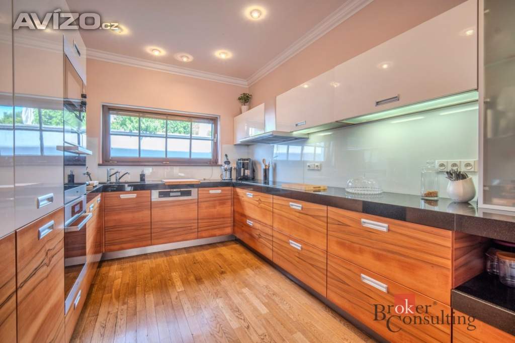 Foto inzerátu Prodej rodinného domu 307 m², Praha