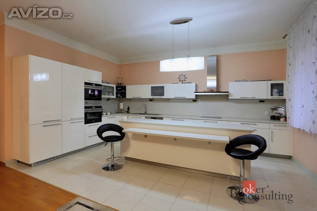 Foto inzerátu Prodej rodinné domy, 550 m² - Nová Role - Mezirolí