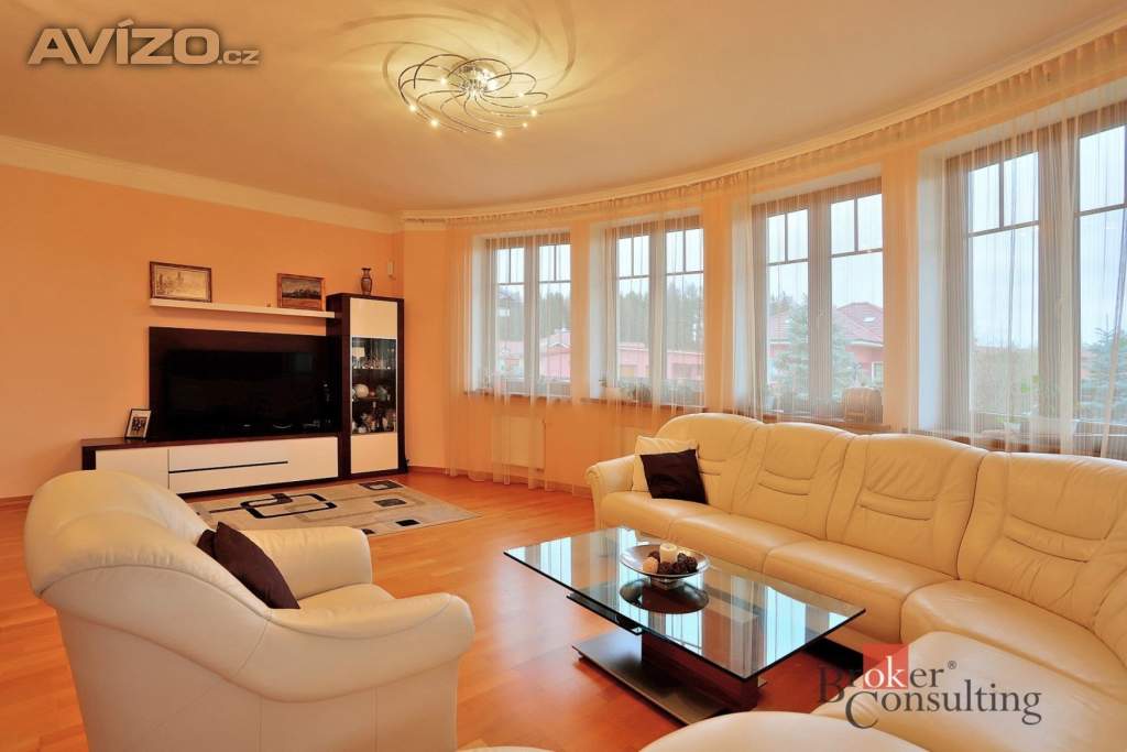 Foto inzerátu Prodej rodinné domy, 550 m² - Nová Role - Mezirolí