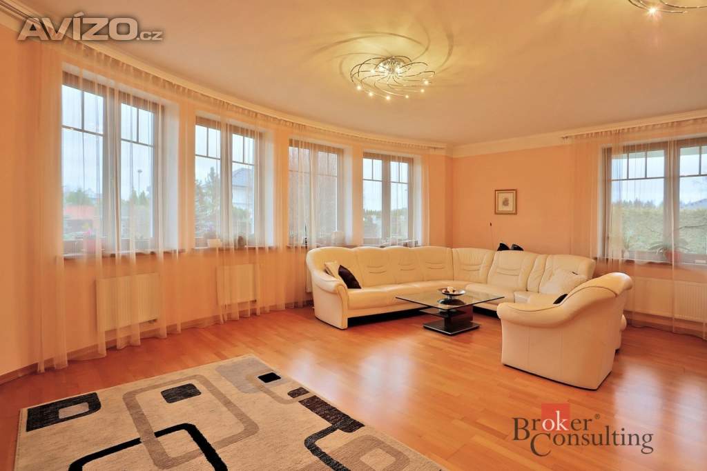 Foto inzerátu Prodej rodinné domy, 550 m² - Nová Role - Mezirolí