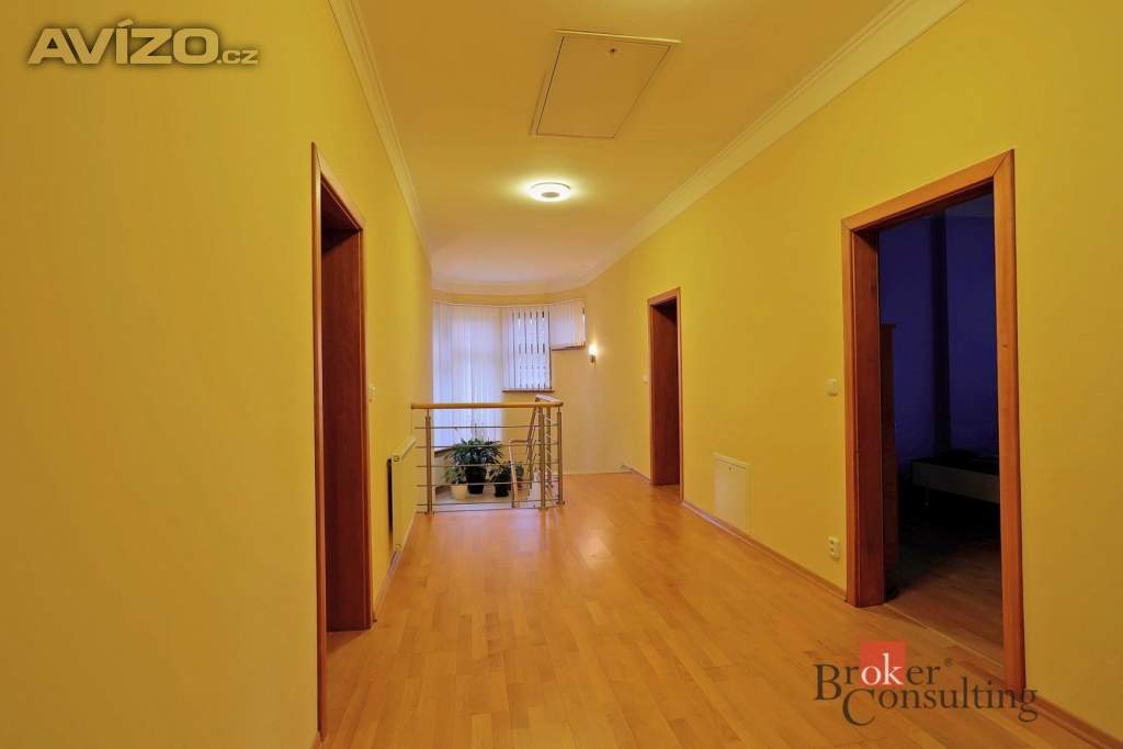 Foto inzerátu Prodej rodinné domy, 550 m² - Nová Role - Mezirolí