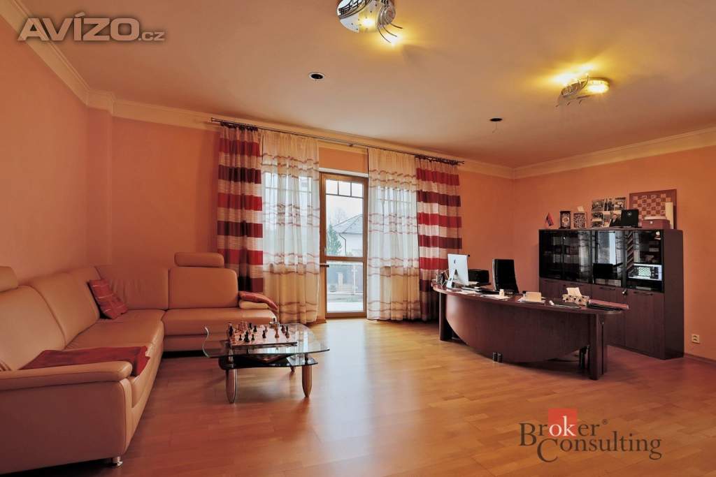Foto inzerátu Prodej rodinné domy, 550 m² - Nová Role - Mezirolí
