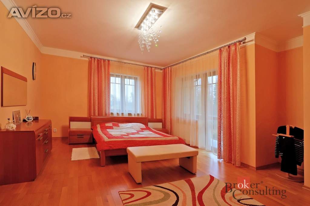 Foto inzerátu Prodej rodinné domy, 550 m² - Nová Role - Mezirolí