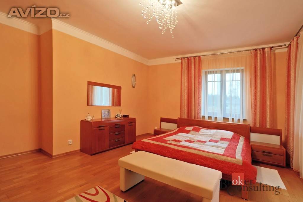 Foto inzerátu Prodej rodinné domy, 550 m² - Nová Role - Mezirolí