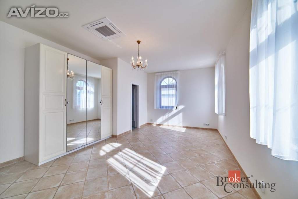 Foto inzerátu Pronájem vily 243 m², Praha