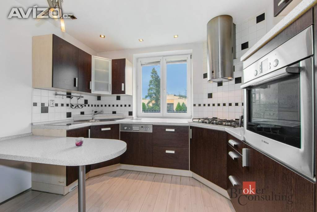 Prodej bytu 2+1 49 m², Tmaň