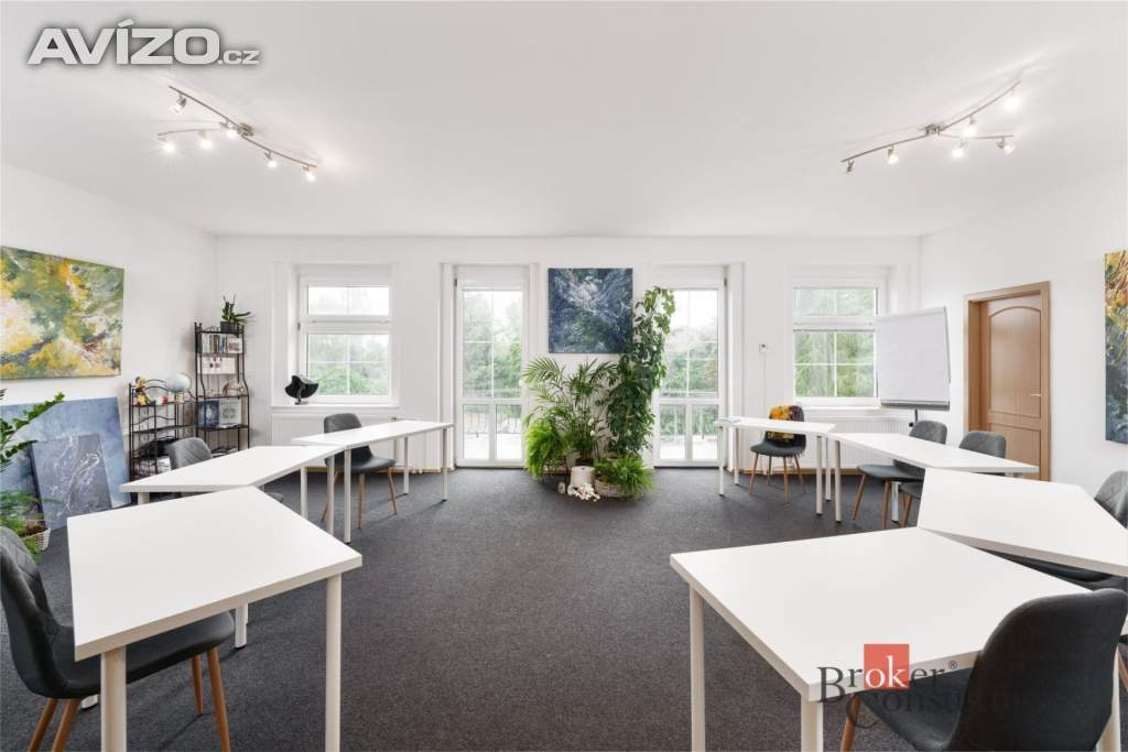 Foto inzerátu Prodej obchodního prostoru 1 000 m², Hostivice