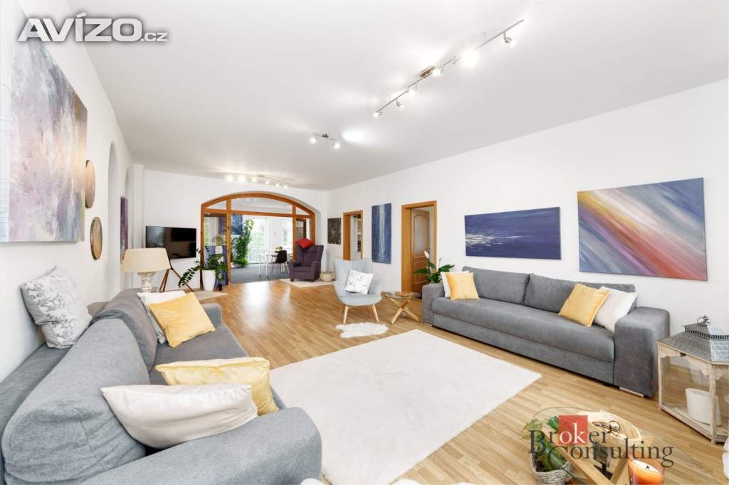 Foto inzerátu Prodej obchodního prostoru 1 000 m², Hostivice
