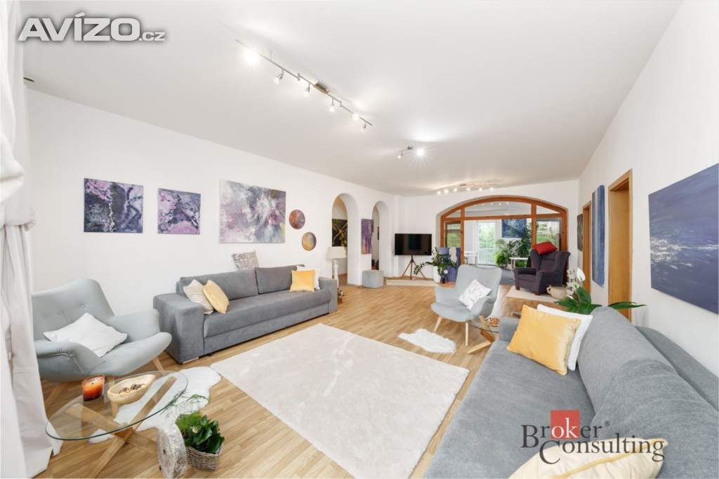 Foto inzerátu Prodej obchodního prostoru 1 000 m², Hostivice