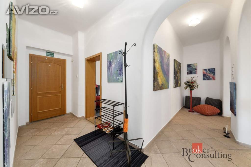 Foto inzerátu Prodej obchodního prostoru 1 000 m², Hostivice