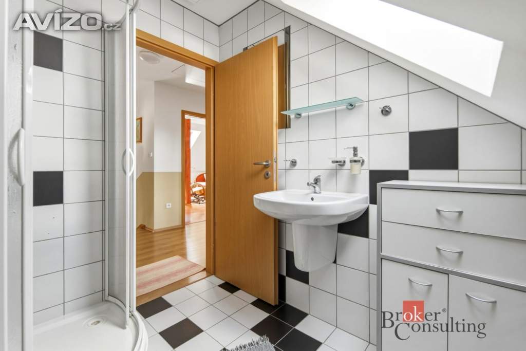 Foto inzerátu Prodej rodinného domu 198 m², Butoves