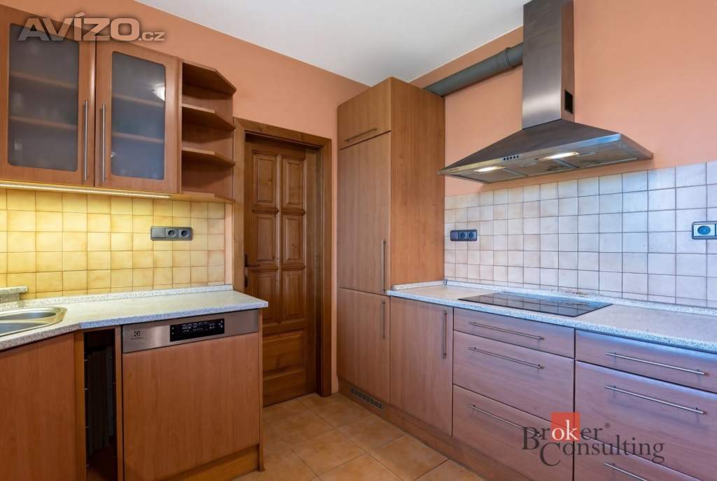 Foto inzerátu Prodej rodinného domu 260 m², Benešov