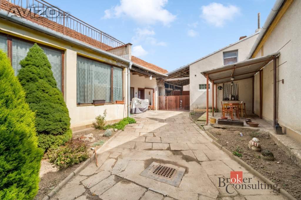 Foto inzerátu Prodej rodinného domu 220 m², Blučina