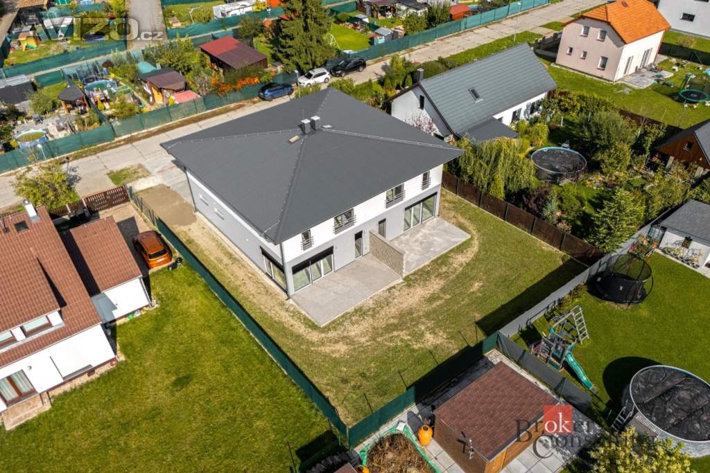 Foto inzerátu Prodej rodinného domu 160 m², Milovice