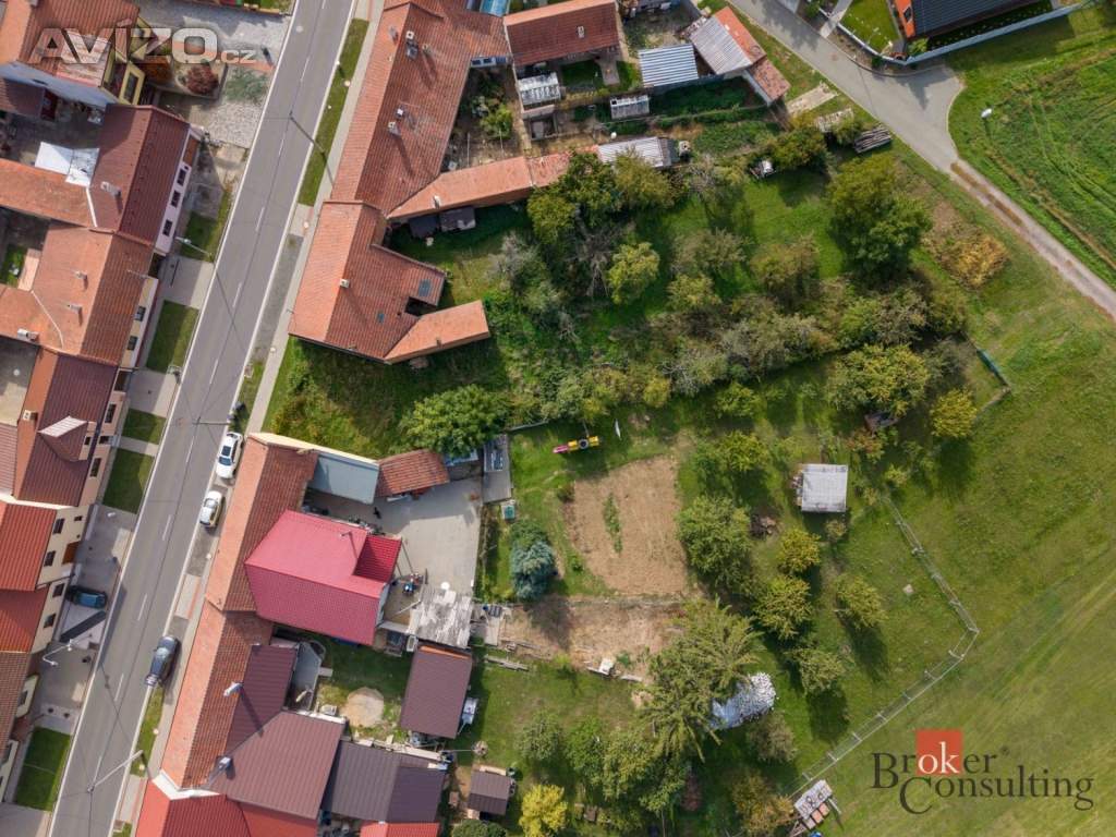 Foto inzerátu Prodej stavebního pozemku 811 m², Kozlany