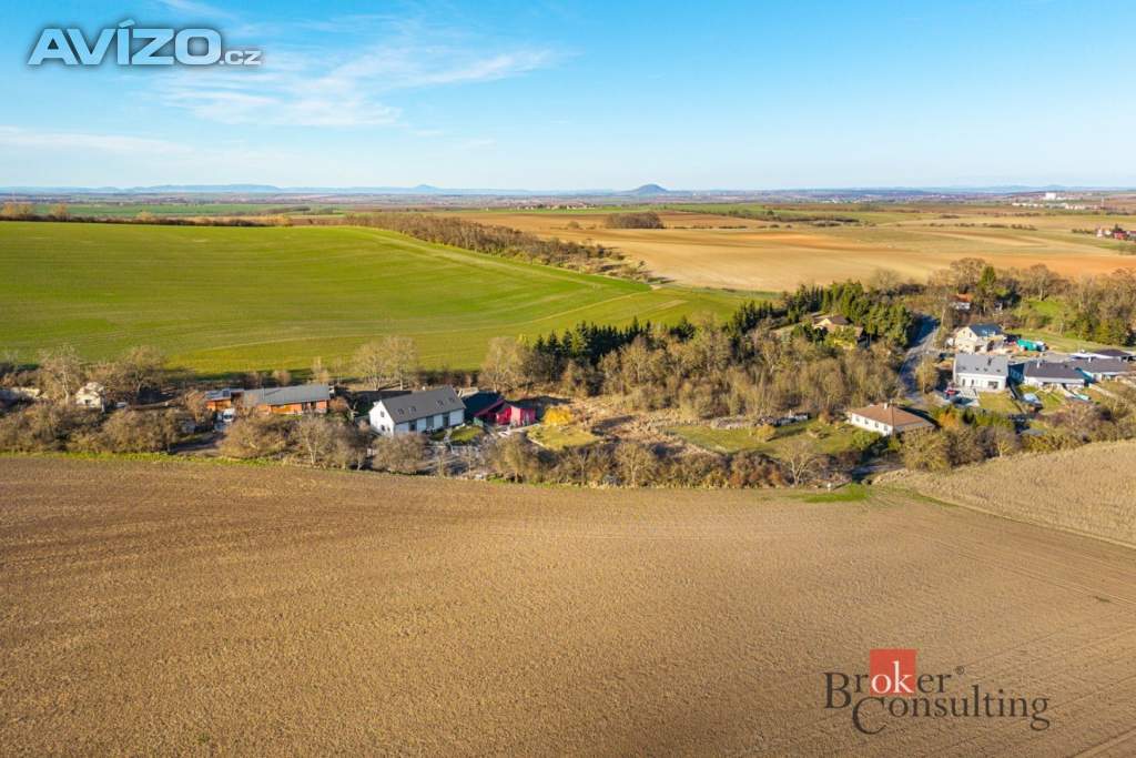 Foto inzerátu Prodej stavebního pozemku 1 328 m², Zvoleněves