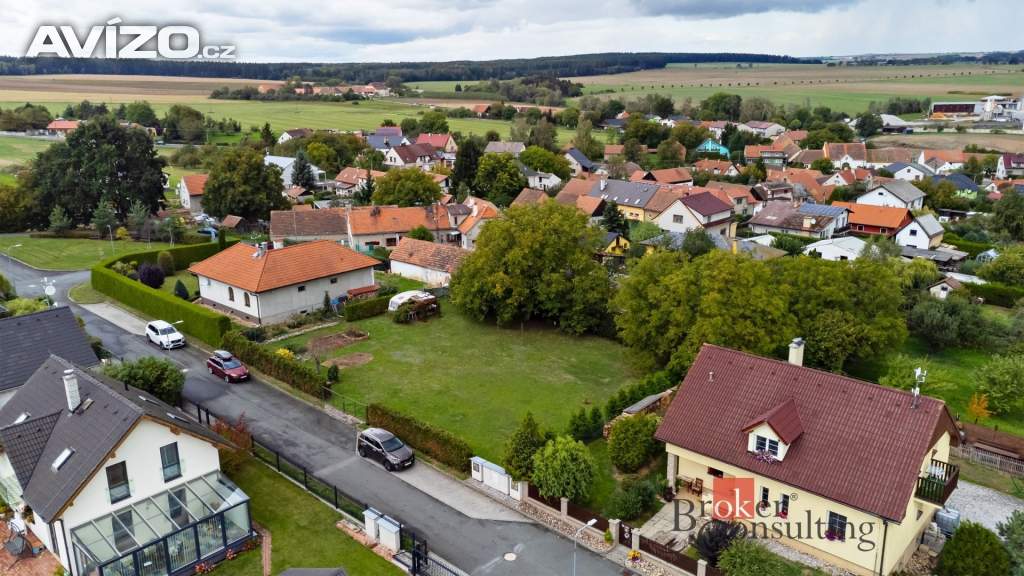 Foto inzerátu Prodej stavebního pozemku 1 036 m², Výrov