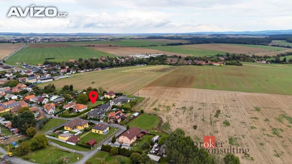 Foto inzerátu Prodej stavebního pozemku 1 036 m², Výrov
