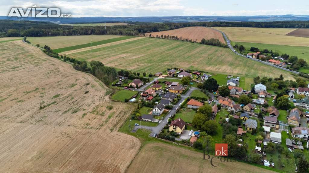 Foto inzerátu Prodej stavebního pozemku 1 036 m², Výrov