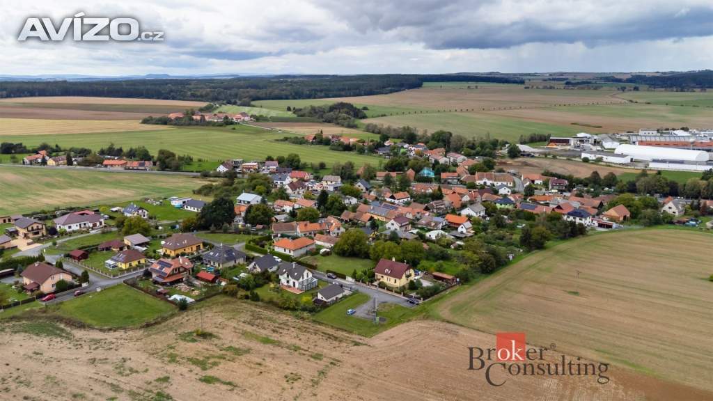 Foto inzerátu Prodej stavebního pozemku 1 036 m², Výrov
