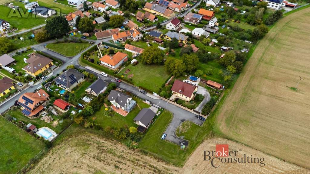 Foto inzerátu Prodej stavebního pozemku 1 036 m², Výrov