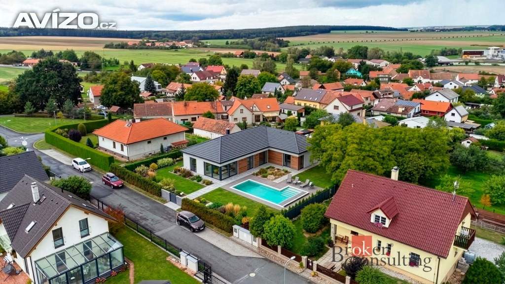 Foto inzerátu Prodej stavebního pozemku 1 036 m², Výrov