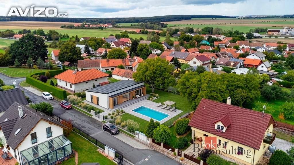 Foto inzerátu Prodej stavebního pozemku 1 036 m², Výrov