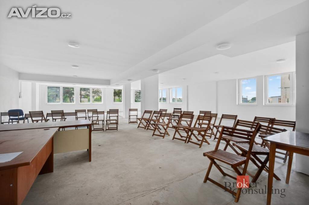 Foto inzerátu Prodej obchodního prostoru 488 m², Mlékojedy