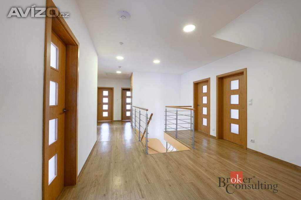Foto inzerátu Prodej rodinného domu 372 m², Štěnovice