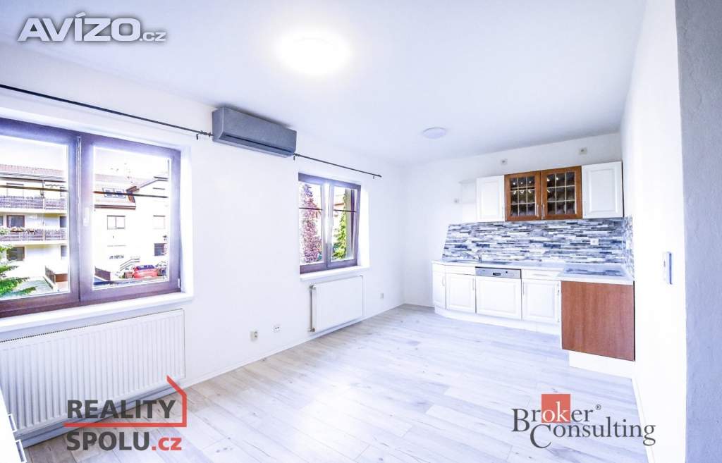 Pronájem byty 2+kk, 42 m2 -