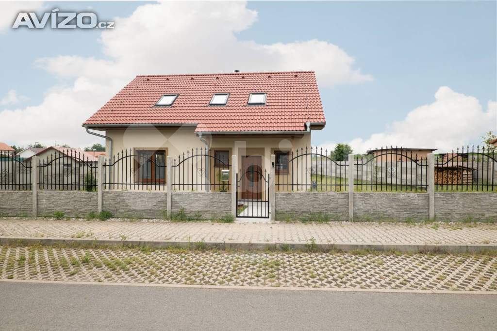 Exkluzivně nabízíme rodinný dům v obci Horní Beřkovice.