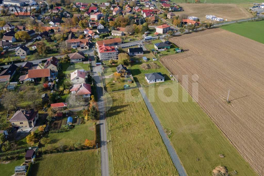 Prodej stavebního pozemku 1527 m2 v obci Zbizuby