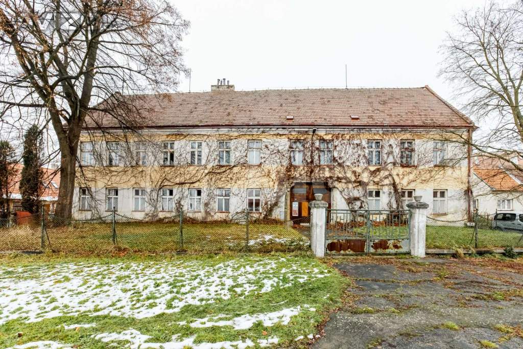 Prodej bývalého areálu Domova Mládeže Slavonice, pozemek 4 400 m2