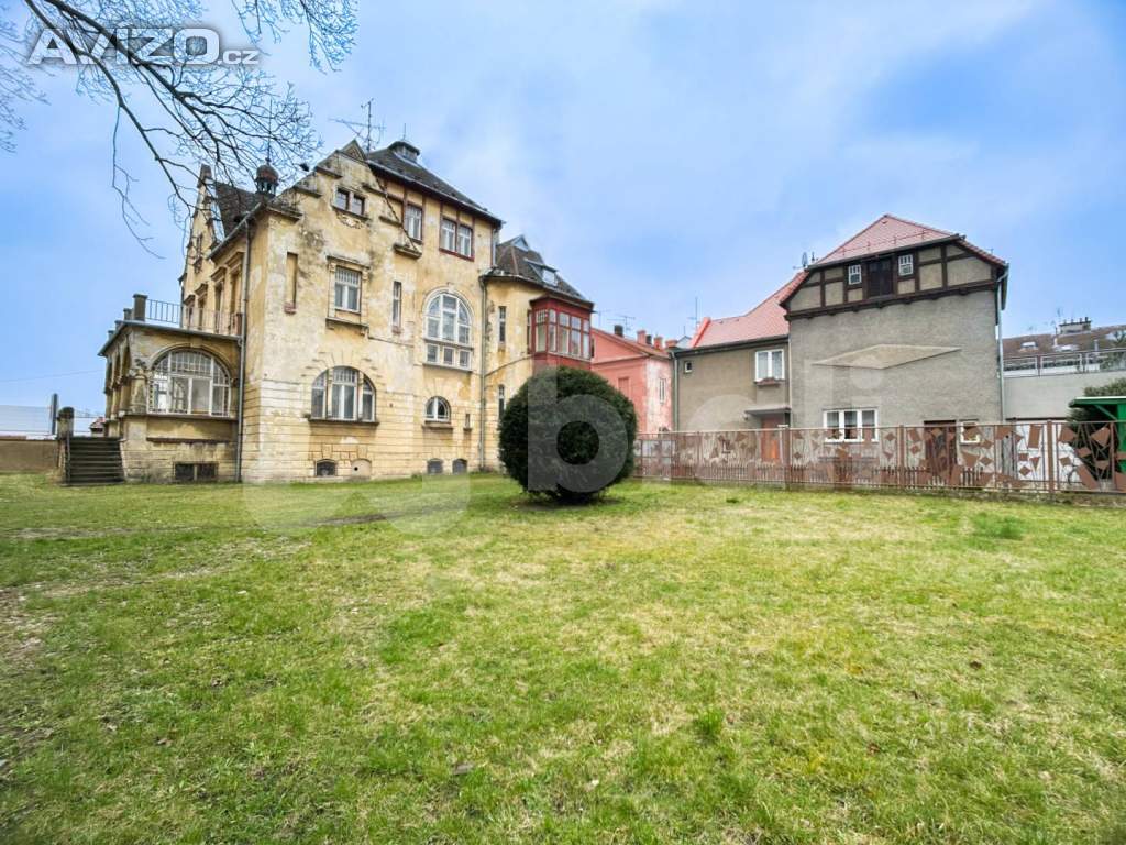 Prodej vily 900 m2, pozemek 2018 m2, Krnov - Pod Bezručovým vrchem
