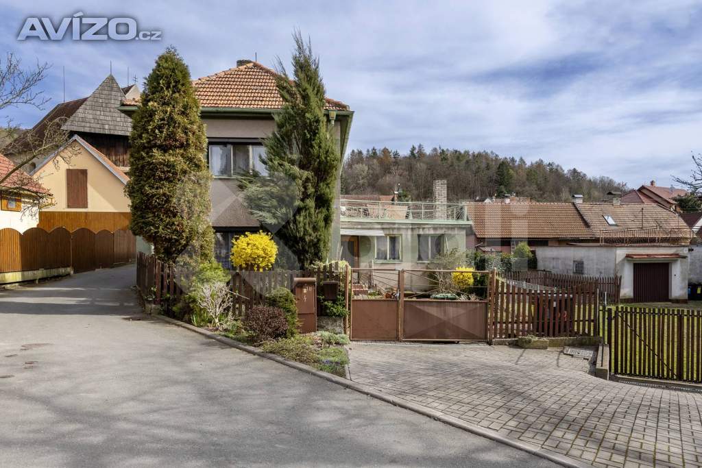 Prodej dvougeneračního domu se zahradou a garáží, Licoměřice, okres Chrudim