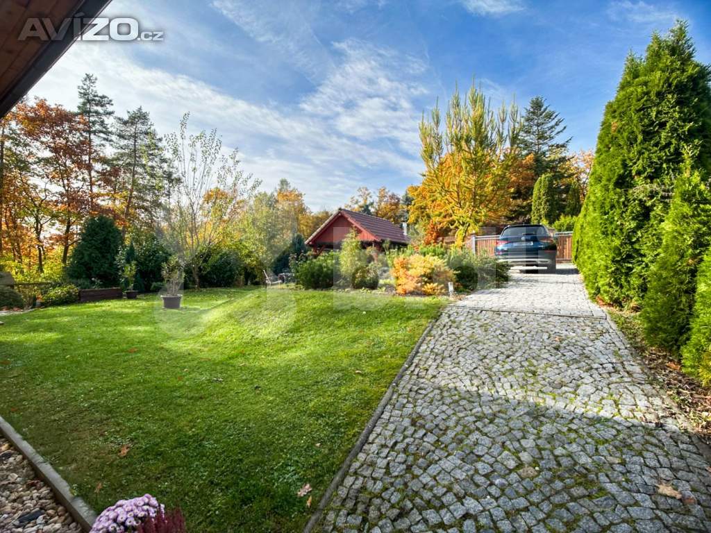 Prodej rodinného domu (126 m²) s pozemkem (1072 m²) - Zvole u Prahy