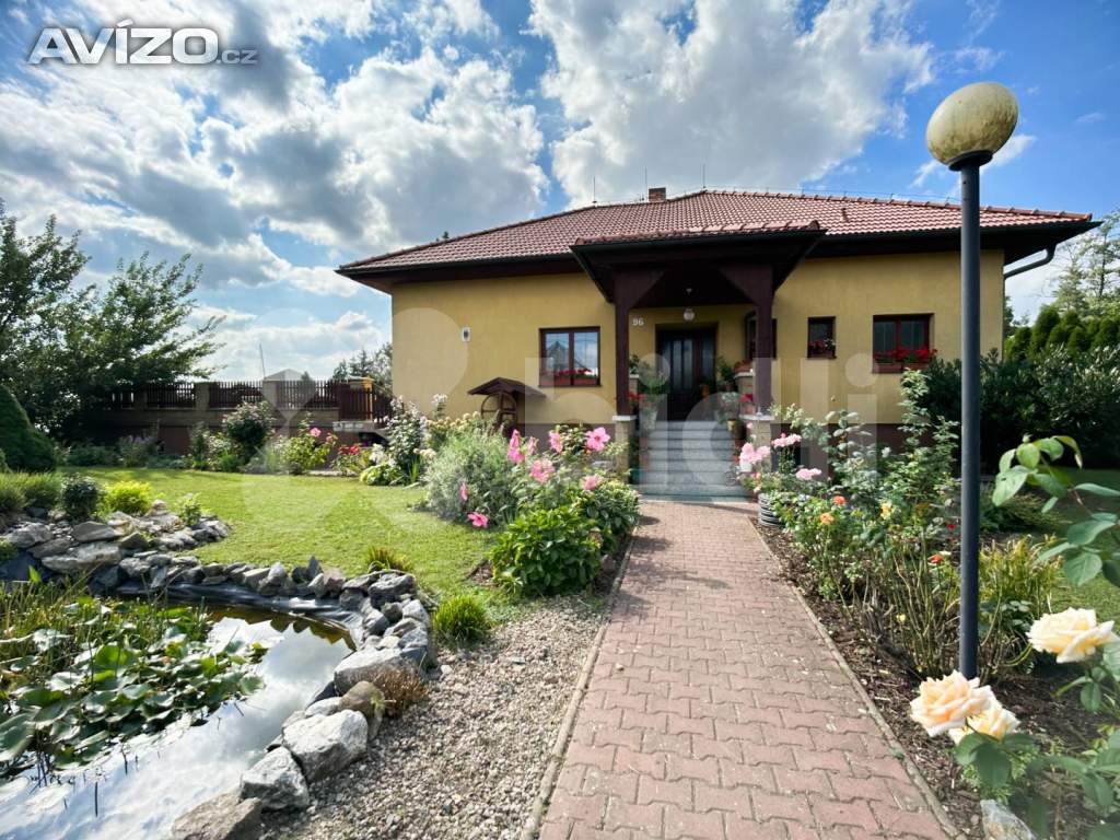 Prodej RD 377 m²  s terasou, zahradou, garáží, v obci Klíčany - Praha Východ