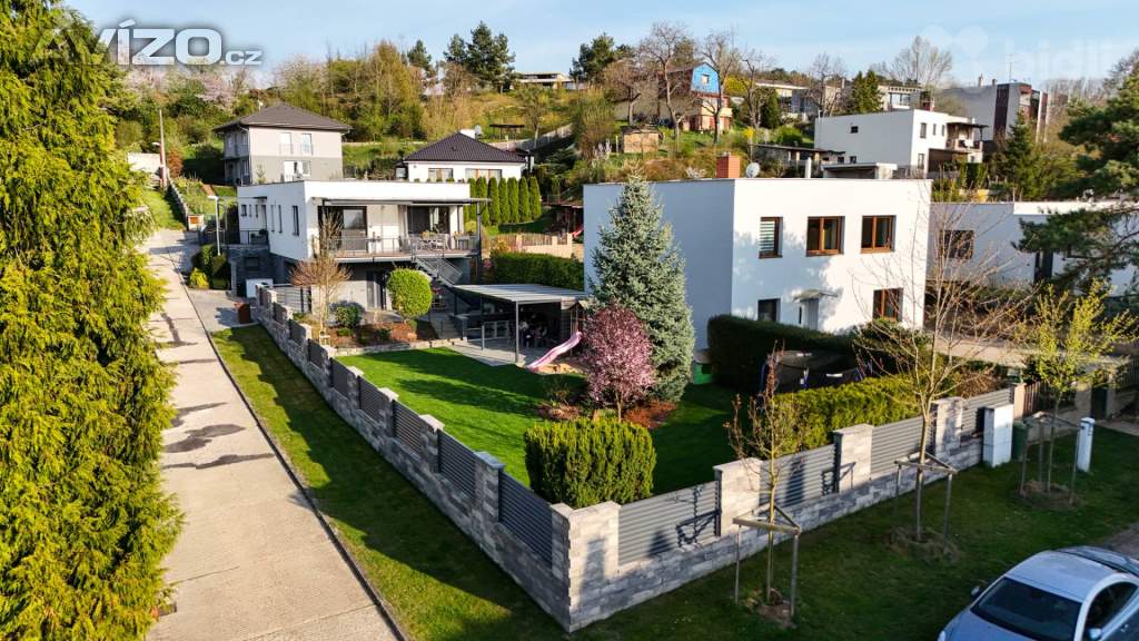 Prodej výjimečného domu 4+kk s terasou a zahradou - Roudnice nad Labem