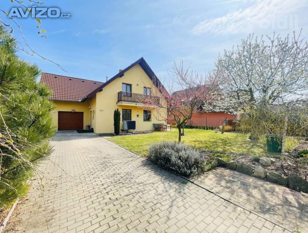 Prodej rodinného domu 6+1/ 188m2 + 20m2 garáž + 36m2 půdy, pozemek 750m2, 500 m od jezera, Sadská