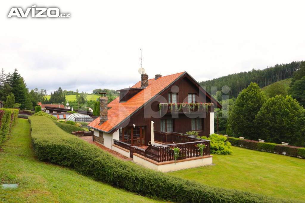 Prodej rodinného domu 193m2 s bazénem a zahradou - Baldovec