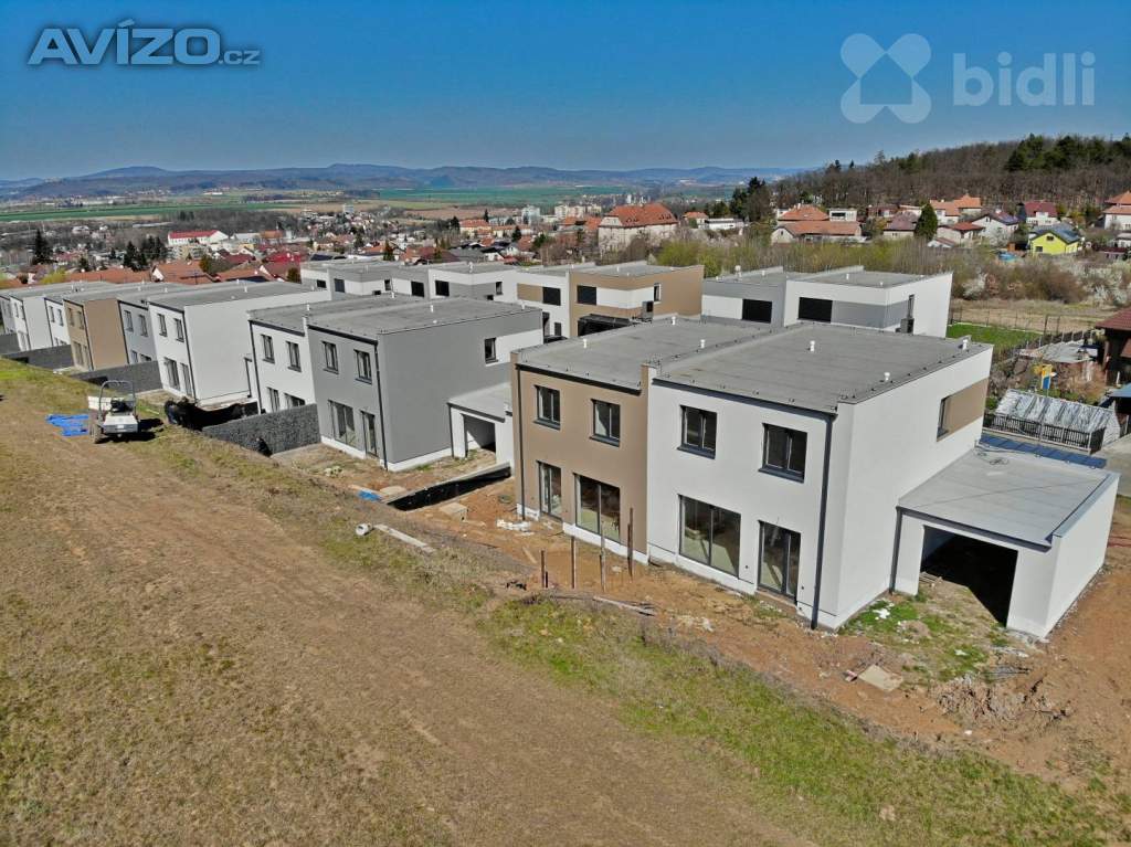 Moderní novostavba 5+kk s pozemkem 503 m2 - ideální pro rodinu, Hořovice