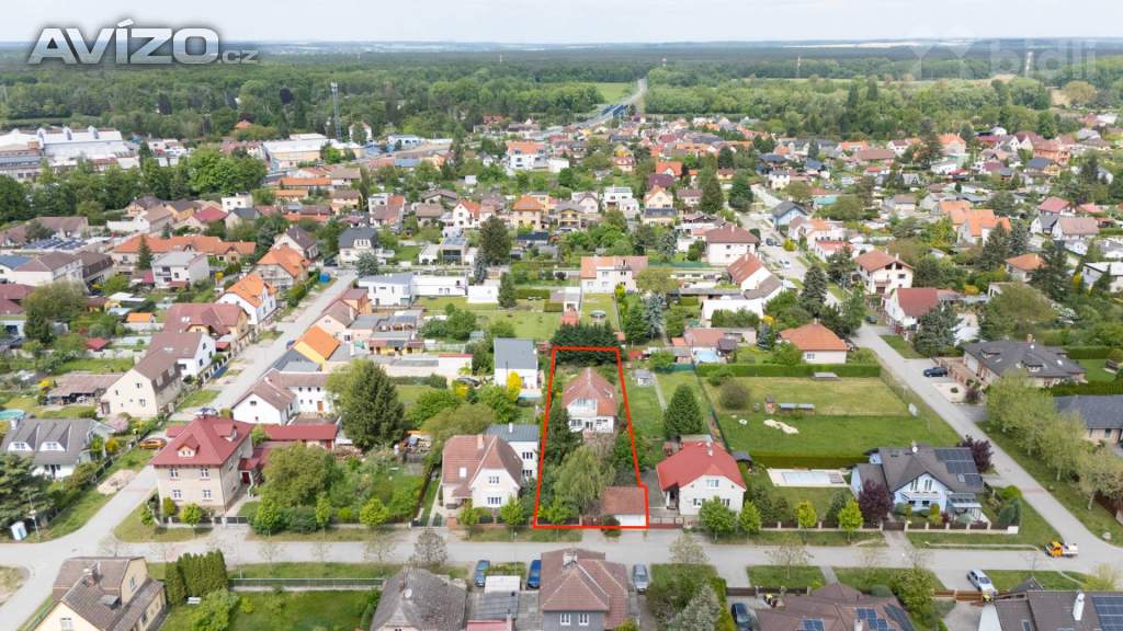 Prodej rodinného domu v Čelákovicích - 5+kk s bazénem