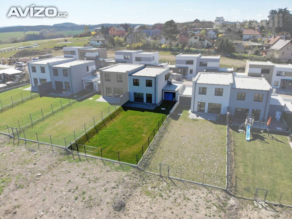 Na prodej: Řadový rodinný dům 5+kk s pozemkem 408 m2 - Hořovice, okres Beroun